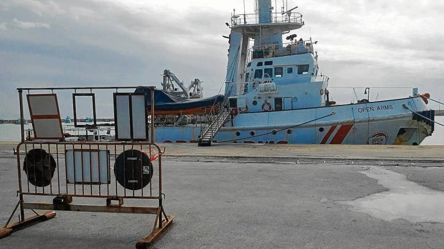 El barco Open Arms, inmovilizado en el puerto siciliano de Pozzallo por orden de la fiscalía. FOTO: efe
