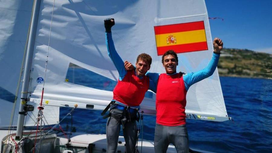 Nico Rodríguez y Jordi Xammar, celebrando su triunfo. FOTO: CN Cambrils