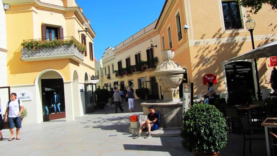 Imagen de La Roca Village, el complejo de tiendas de lujo ‘outlet’ que Value Retail posee en La Roca del Vallès. FOTO: DT