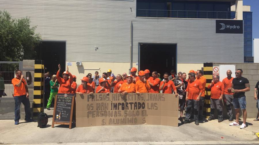 Los trabajadores protestaron en la planta hace unas semanas.