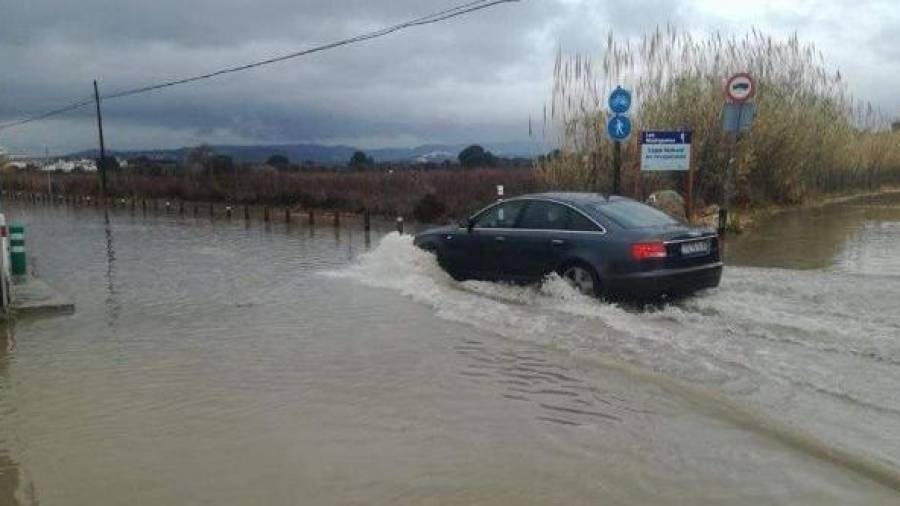 Inundación a la altura del camino del Romaní en Sant Salvador.
