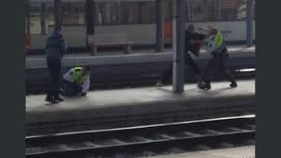 El chaleco antibalas salva a un vigilante en la estación de El Vendrell