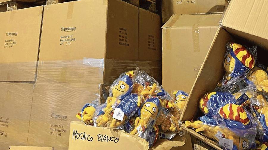 magen de esta semana del almacén de Fraga donde hay unos 10.000 peluches de Tarracvs. FOTO: Cedida