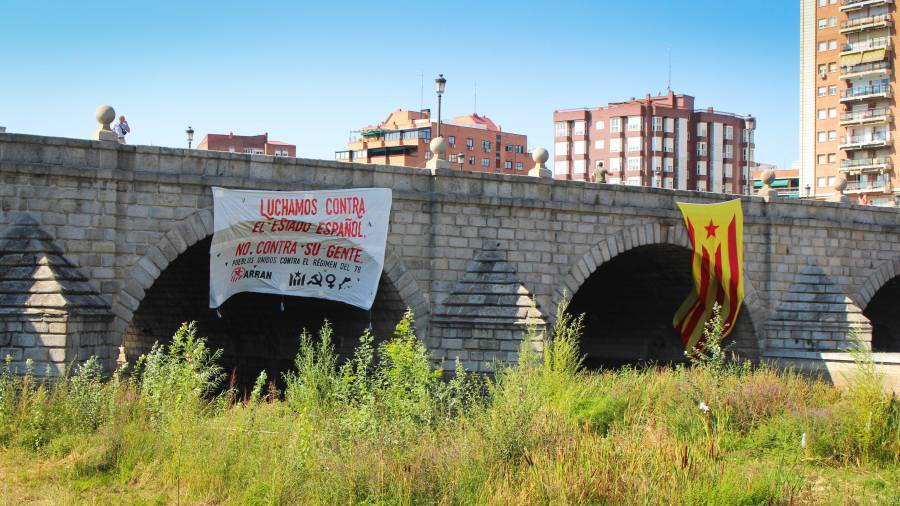 Pancarta de Arran desplegada en Madrid