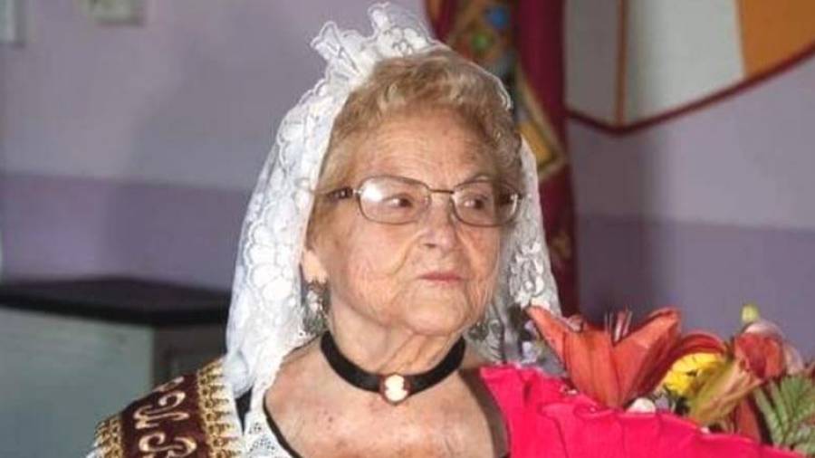 Desde hace algunos años, Teresina Vicens se vestía de ‘pubilla’ durante las fiestas de Sant Roc. FOTO: cedida