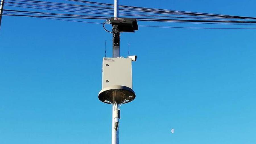 Una de las ocho cámaras instaladas en las entradas y salidas del municipio de Castellvell del Camp. Foto: ACN