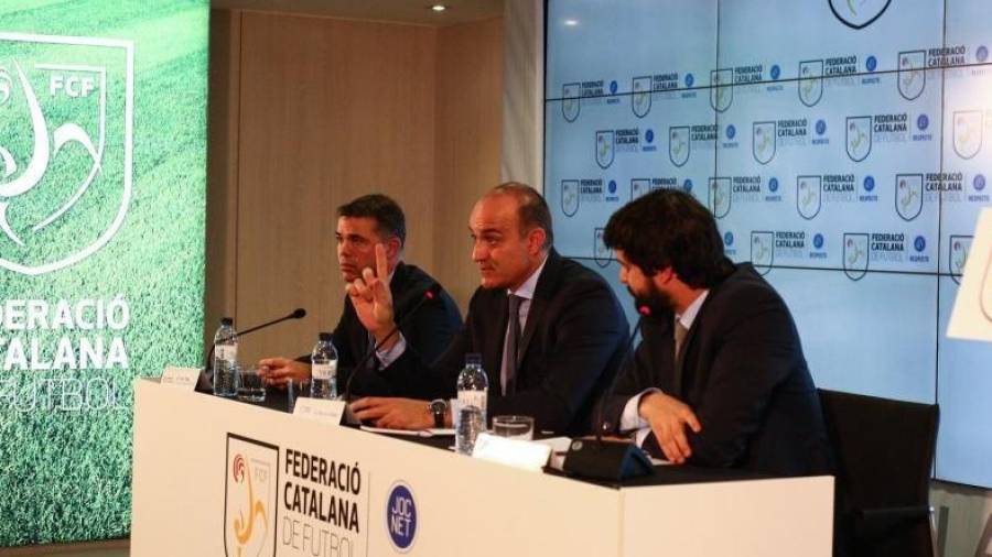 Andreu Subies, en el centro de la imagen en una rueda de prensa en Tarragona. FOTO: DT