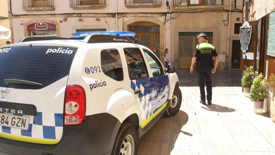Imagen de archivo de una patrulla de la Guàrdia Urbana en la Plaça del Fòrum de Tarragona. FOTO: LLUÍS MILIÁN