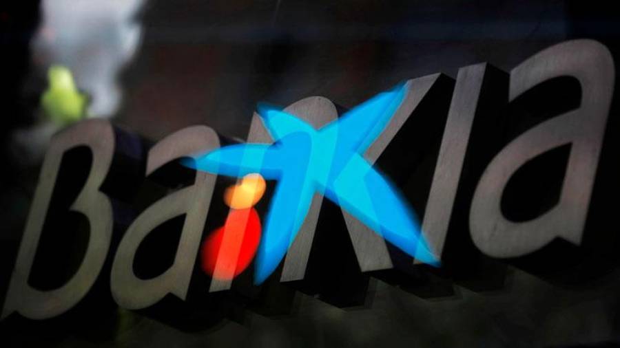 La unión de CaixaBank y Bankia dará lugar a la principal entidad financiera del país, superando al BBVA y al Santander. Foto: EFE