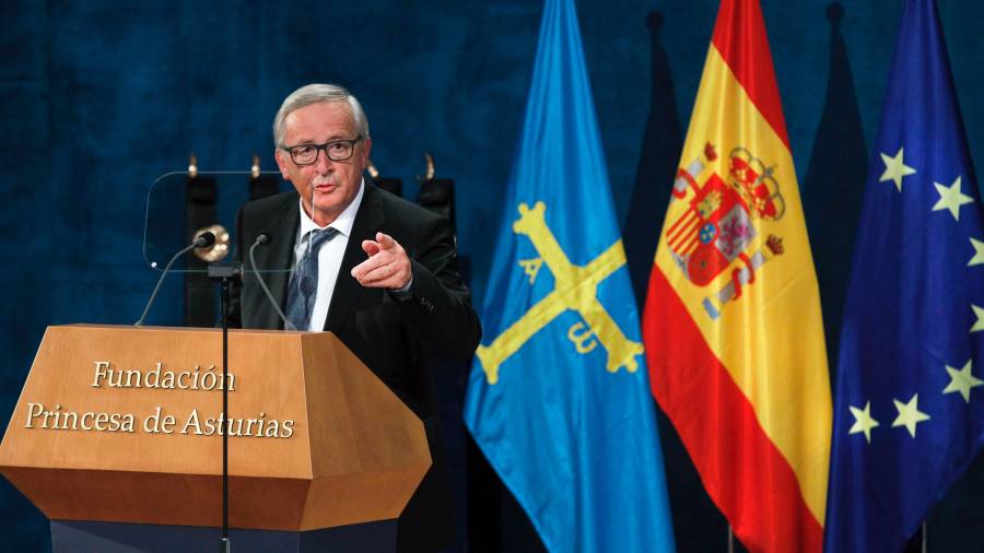 El presidente de la Comisión Europea, Jean Claude Juncker, tras recoger el Premio Princesa de Asturias de la Concordia 2017 otorgado a la Unión Europea