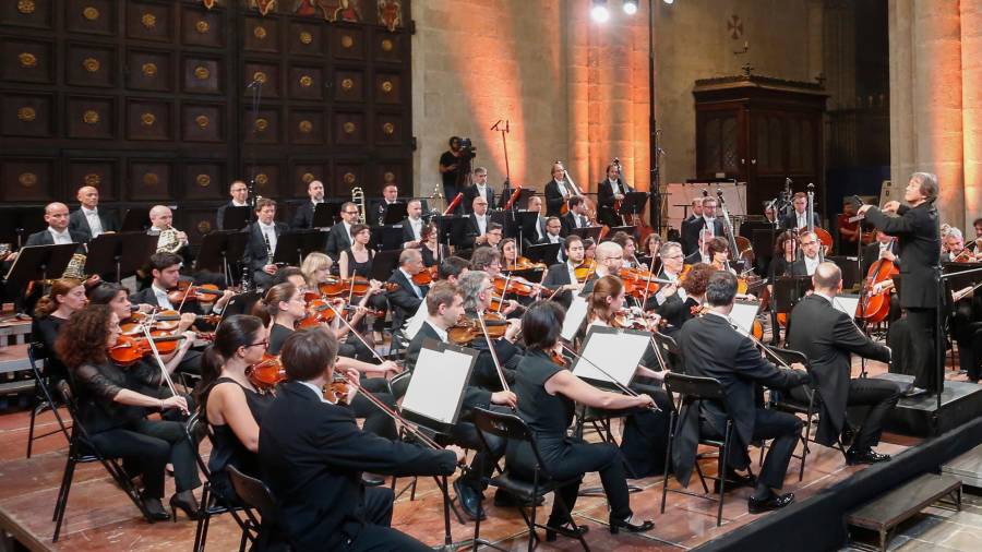 La Orquestra Simfònica de Barcelona i Nacional de Catalunya (OBC) durante el concierto. FOTO. PERE FERRÉ