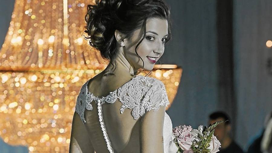 Desfilada de vestits de núvia de la botiga Raquel Núvies. FOTO: ALFREDO GONZÁLEZ
