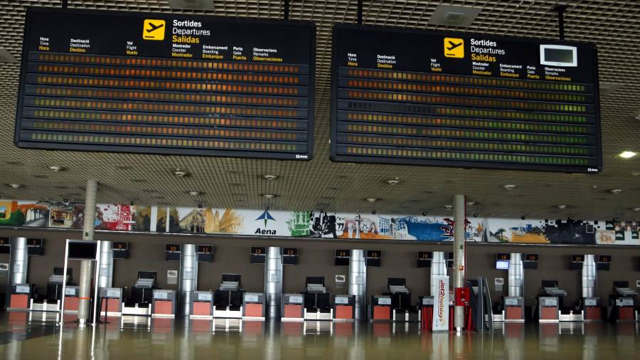 El aeropuerto de Reus con las pantallas apagadas. FOTO. ACN