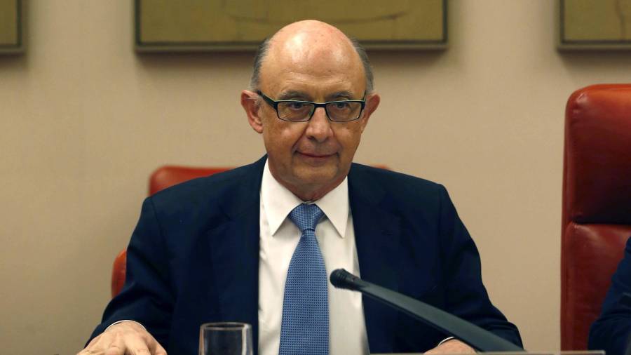 Cristóbal Montoro, ministro de Hacienda. FOTO: EFE