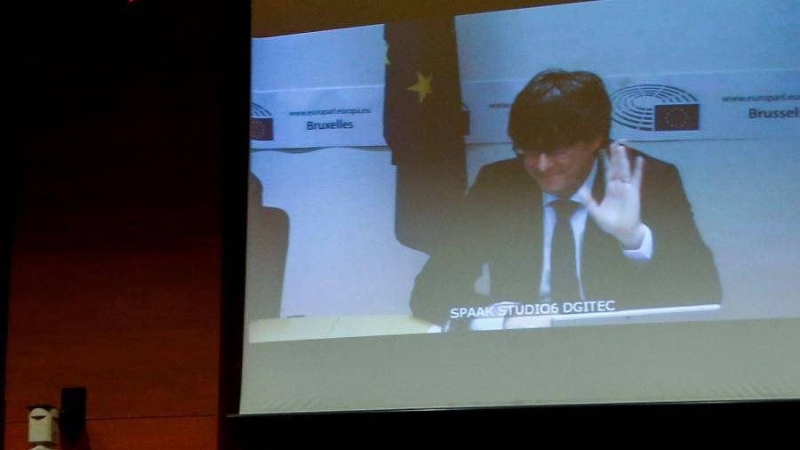 Puigdemont declaró ayer por videoconferencia en la comisión del Parlament de Catalunya sobre el 155. FOTO: EFE