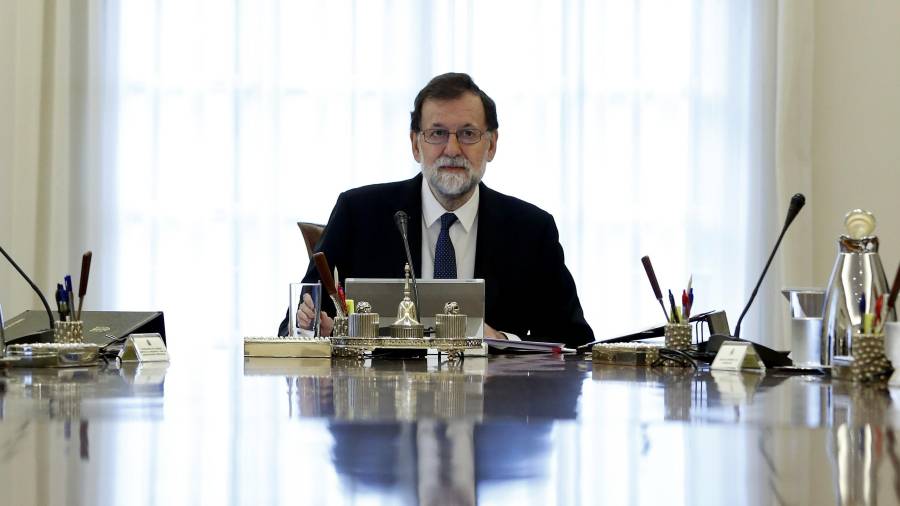 A la pregunta de si temía incidentes en Catalunya por aplicar el 155, Mariano Rajoy respondió ayer que «mi único temor como presidente del Gobierno es no cumplir con mi obligación». FOTO: EFE