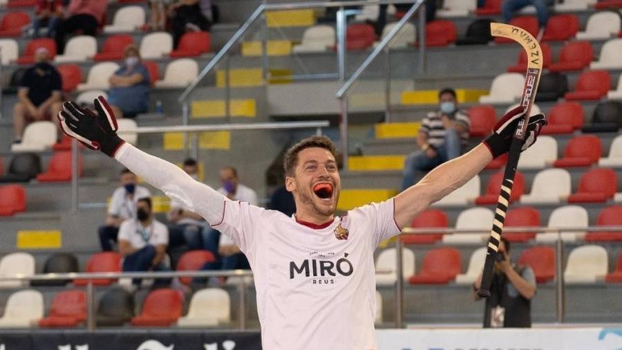 El jugador del Reus Deportiu Álex Rodríguez celebra uno de los tres goles que marcó al Girona en los cuartos de final de la Copa. FOTO: FEP