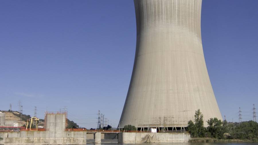 La central nuclear d’Ascó, a la riba dreta del riu Ebre.FOTO: JOAN REVILLAS
