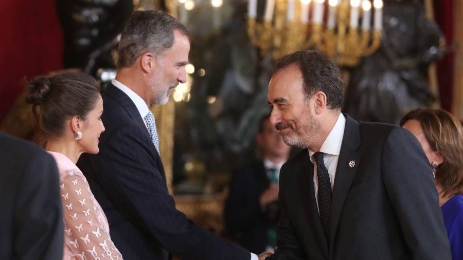 Los Reyes reciben al juez Manuel Marchena, ayer en el Palacio Real de Madrid. FOTO: EFE