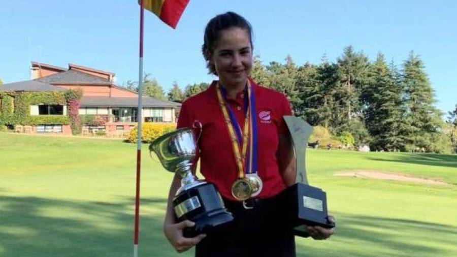 Marina Mitjans, campeona de España de golf infantil con Catalunya