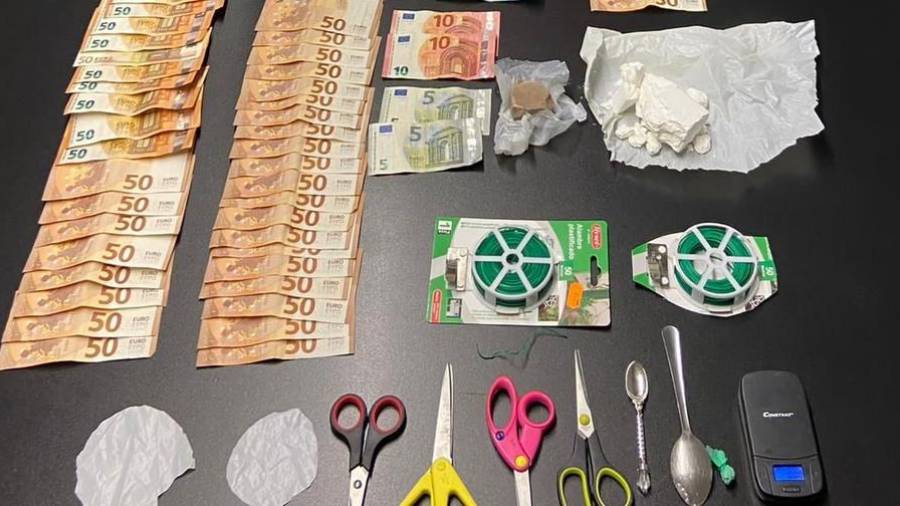 Drogas, dinero y demás objetos intervenidos. Foto: Guardia Urbana de Tarragona