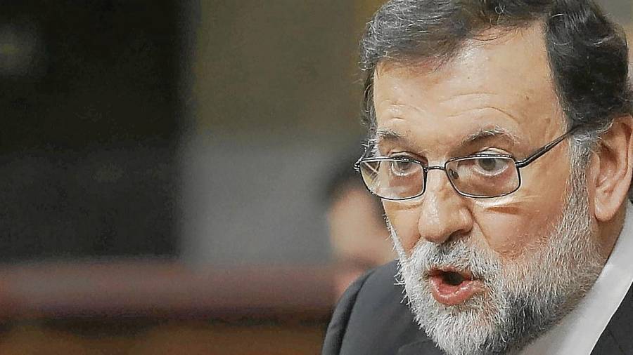 El presidente del Gobierno, Mariano Rajoy, durante su intervención en la sesión plenaria de ayer en el Congreso. FOTO: ballesteros/efe
