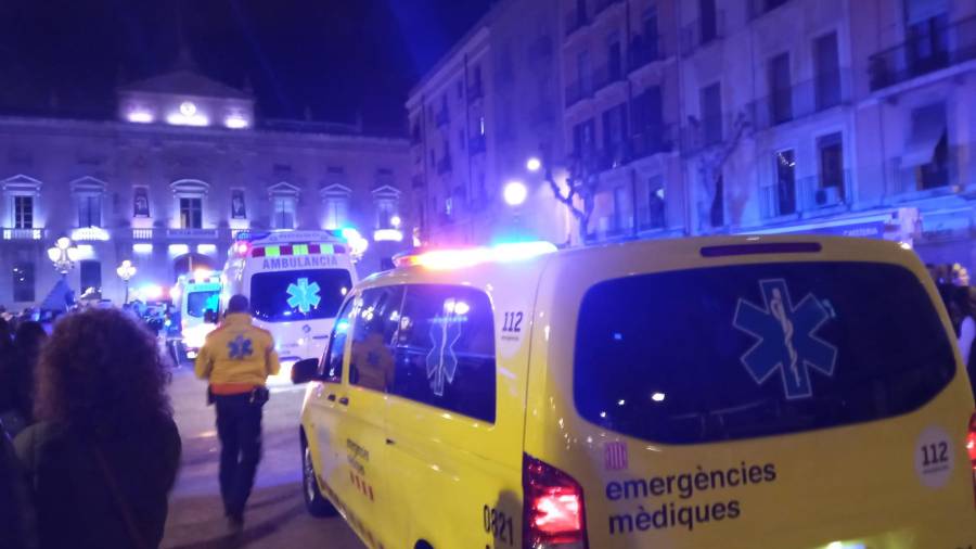 Las ambulancias llegaron a la Plaça de la Font.