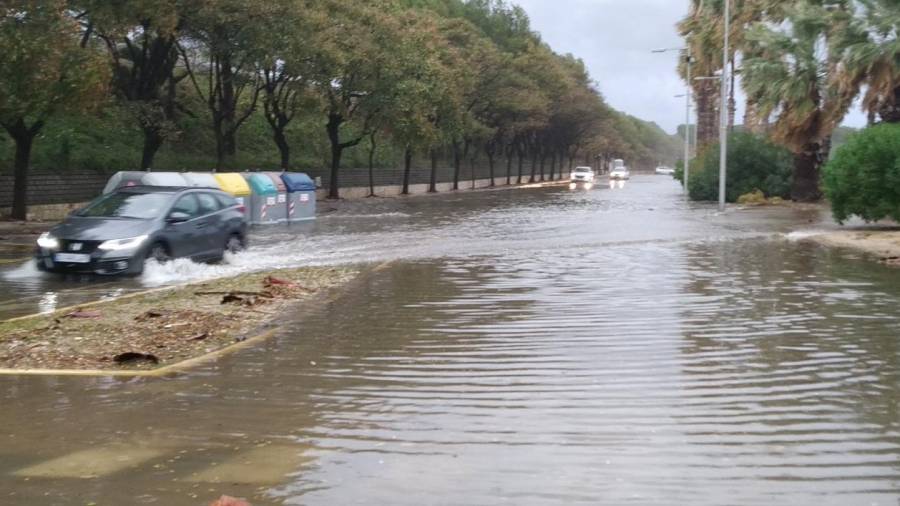 Una calle inundada en Tarragona. DT