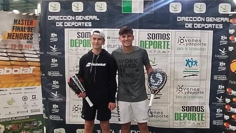 Hugo Estébanez y Alvaro Montiel, campeón y subcampeón del Masters de menores. FOTO: Cedida