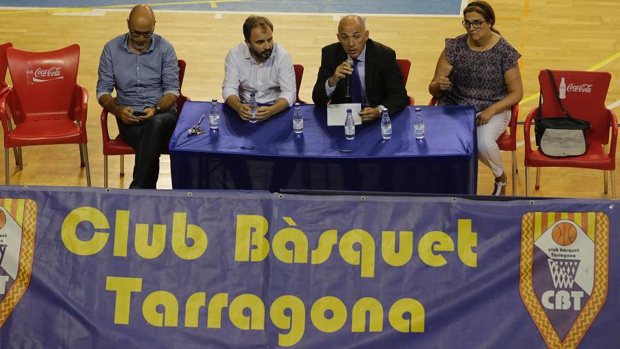 La junta directiva traslado la situación actual del club a los socios. Foto: Lluís Milián