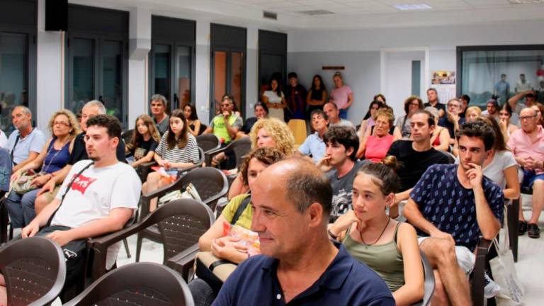 $!Espectadors durant la gala d’entrega dels premis del certamen PeTitsCURtS 2022 de Castellvell del Camp. Foto: Ajuntament de Castellvell del Camp