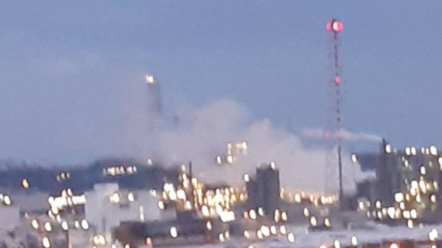 Nube de humo blanco provocada por la fuga de aceite. FOTO: DT