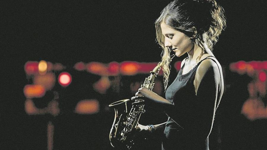 La cantante, compositora y saxofonista Eva Fernández. Foto: Cedida
