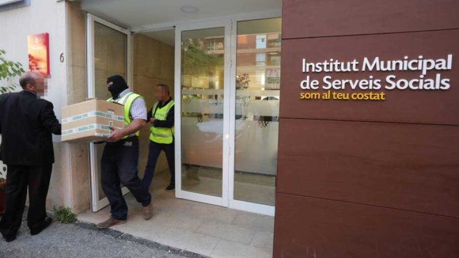 Imagen del registro que la Guardia Civil llevó a cabo el pasado 9 de octubre en el IMSS. Foto: Lluís Milián