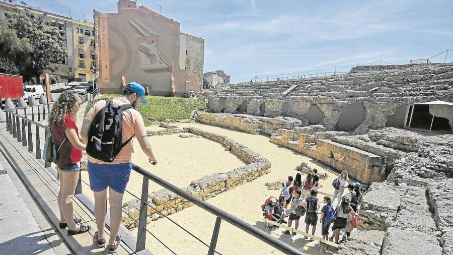 Los turistas que este año visitan Tarragona generan optimismo en el sector. Foto: Lluís Milián