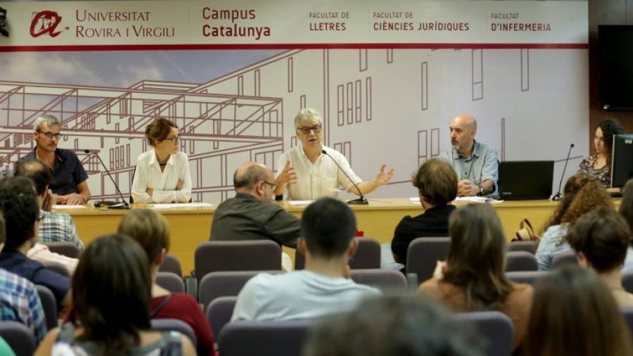 El acto contó con la presencia del decano de la Facultat de Lletres, Josep Sánchez Cervelló. Foto: lluís milián