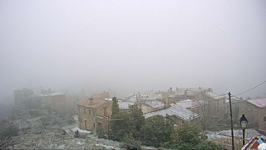Tamb&eacute; la zona de Rojals ha estat emblanquida per la neu, amb unes temperatures dels -1,7 graus als 0,4 graus.