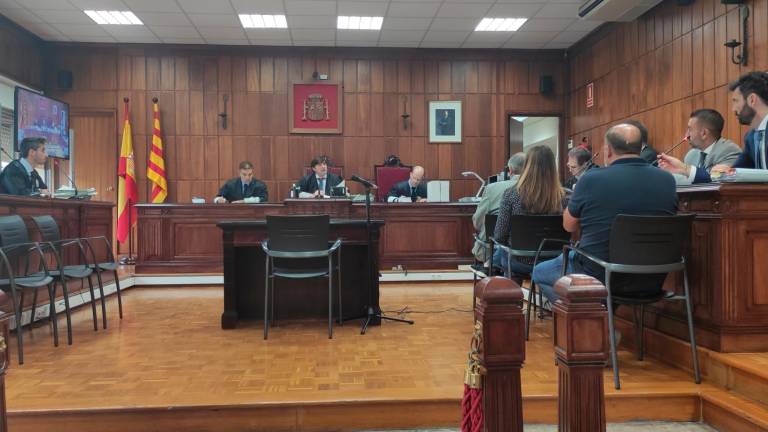 Un momento del juicio que arrancó ayer con las cuestiones previas en la sección cuarta de la Audiencia provincial de Tarragona. FOTO: M. Pedrerol