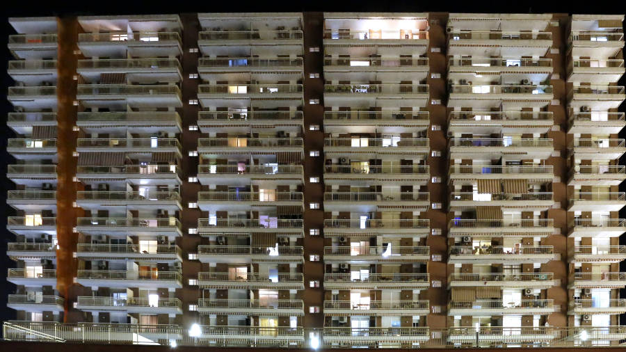 Imagen de un bloque de viviendas de pisos en la ciudad de Tarragona. FOTO: PERE FERR&Eacute;