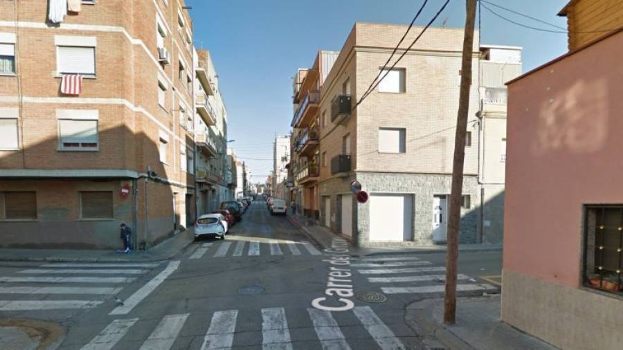 El suceso se produjo a las 23.21 horas en la calle Gironès con la calle Segarra