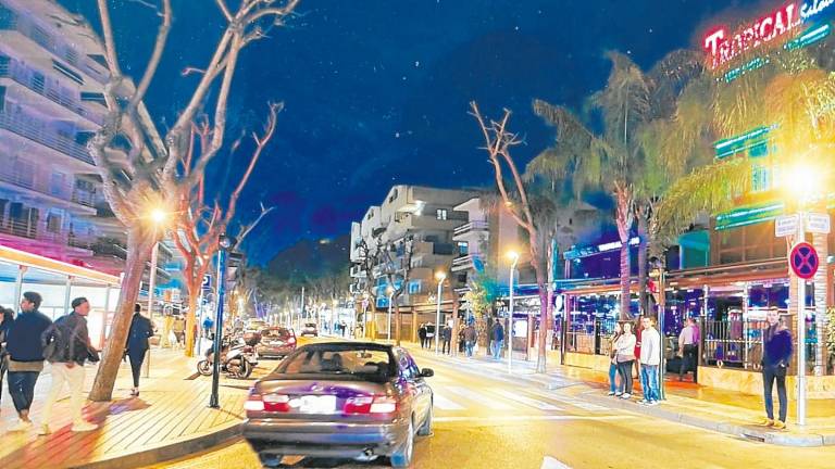 La calle Carles Buïgas, antes de que se realizara la actual renovación. Continúa siendo el epicentro de la zona de ocio nocturno de la capital de la Costa Daurada. foto: alba mariné