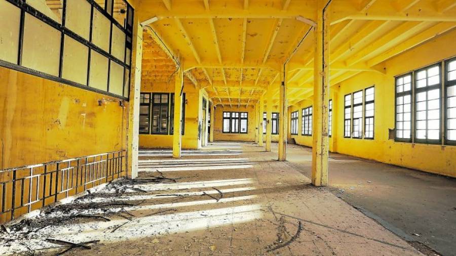 Imagen reciente del aspecto que ofrece en la actualidad el interior de la antigua fábrica de tabacos, vacío desde el año 2007. Foto: Pere Ferré