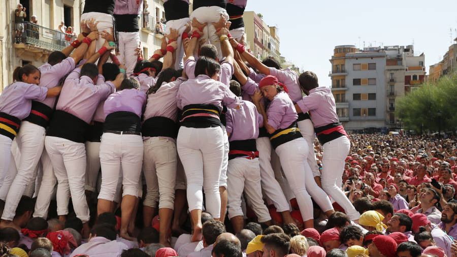 Un folre de la Colla Jove de Tarragona, ahir a la diada del Primer Diumenge de festes. FOTO: PERE FERRÉ
