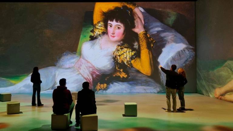 La muestra recrea con IA obras como ‘La maja vestida’. Foto: Centre d’Art Amatller