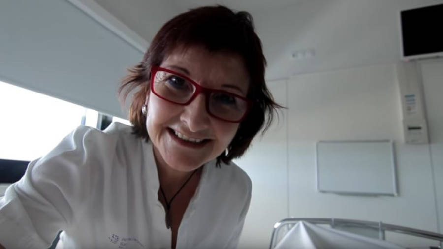 La enfermera Fina Pey, en el nuevo videoclip del cantante y compositor reusense Fito Luri.