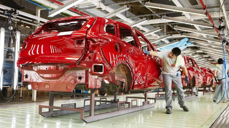 En el acumulado del año, se suman 2.071.374 vehículos producidos, que supone una importante caída del 21,7% hasta el mes de noviembre.