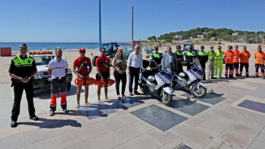El equipo que velará por la seguridad y la limpieza del litoral tarraconense. Foto: lluís milián
