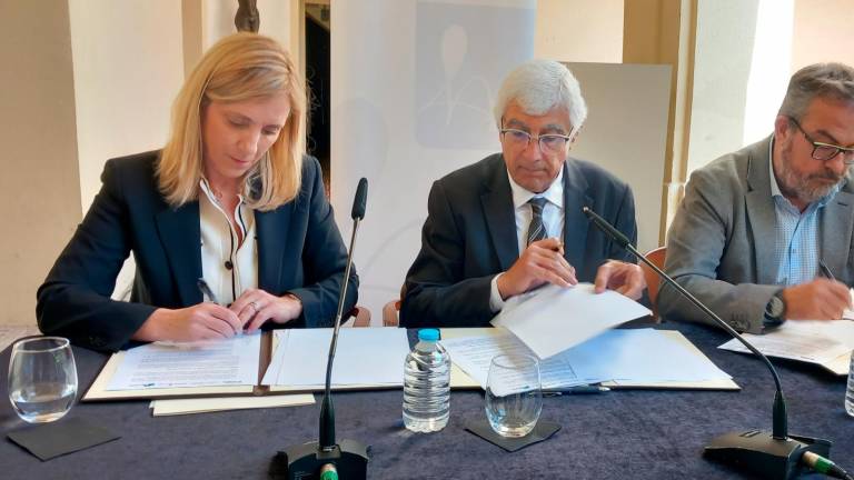 Salut i l’Ajuntament de Valls signen el conveni per a la construcció d’un parc sanitari