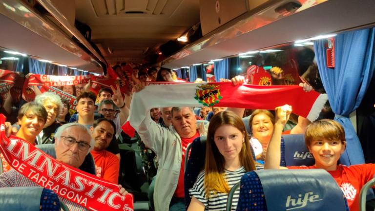 Aficionados granas en el autocar con destino Vigo. Foto; Cedida
