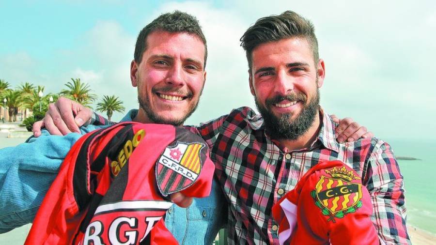 El futbolista del CF Reus Sergi Masqué y el del Nàstic Xavi Molina se encontraron ayer en el Balcó del Mediterrani de Tarragona. Foto: Pere Ferré